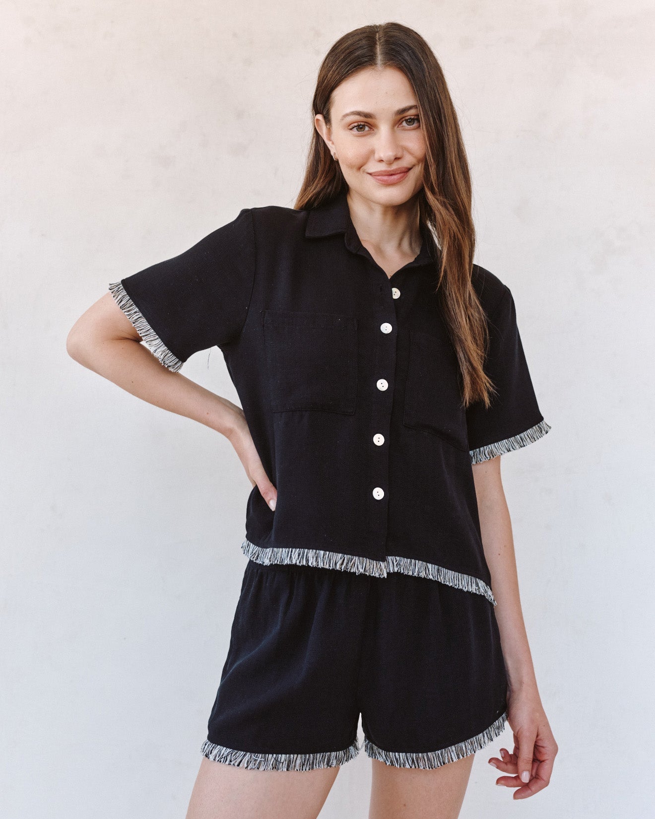 Bella DahlShort Sleeve Fray Trim Shirt - BlackTops
