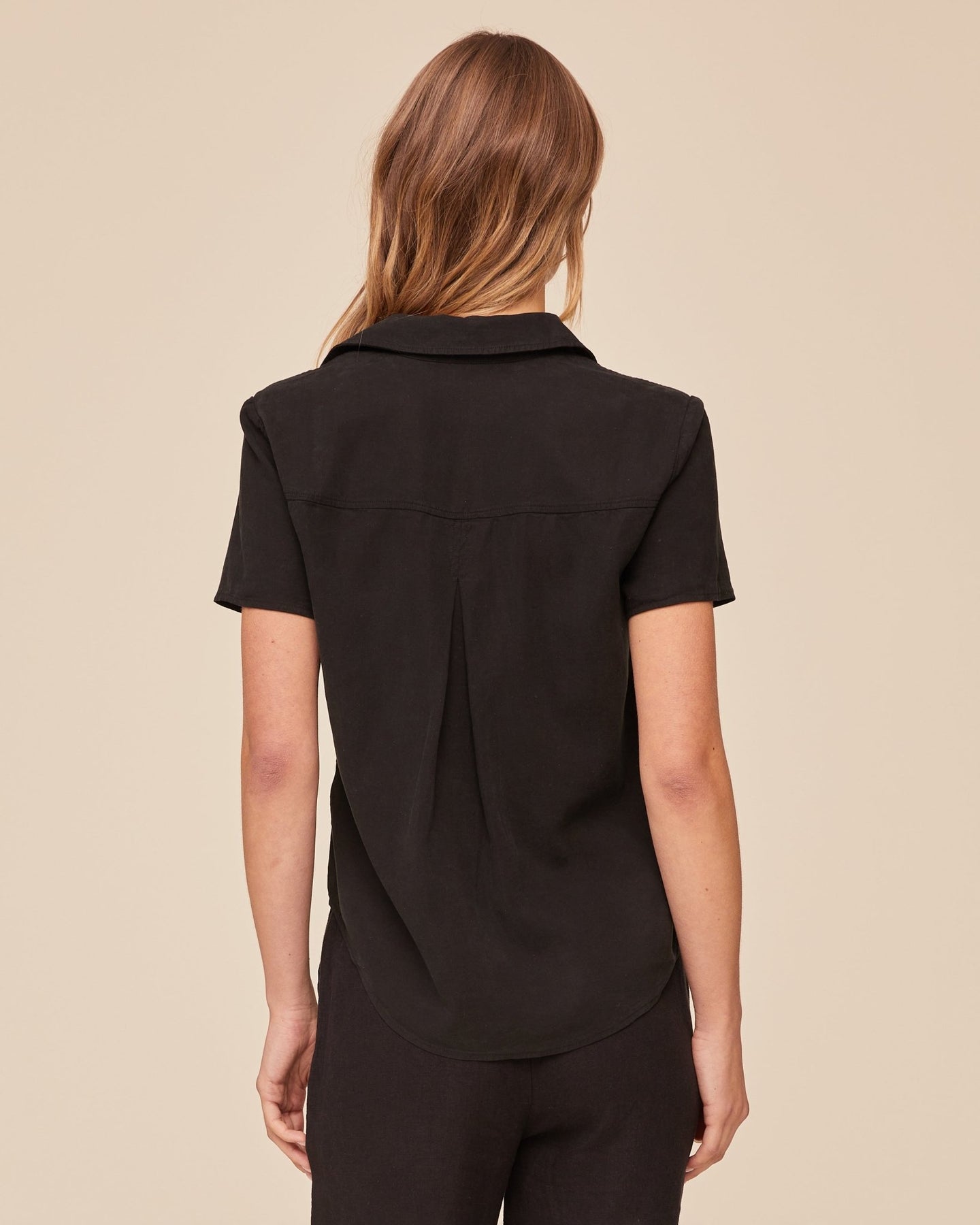 Bella DahlShort Sleeve Pocket Button Down - Vintage BlackTops