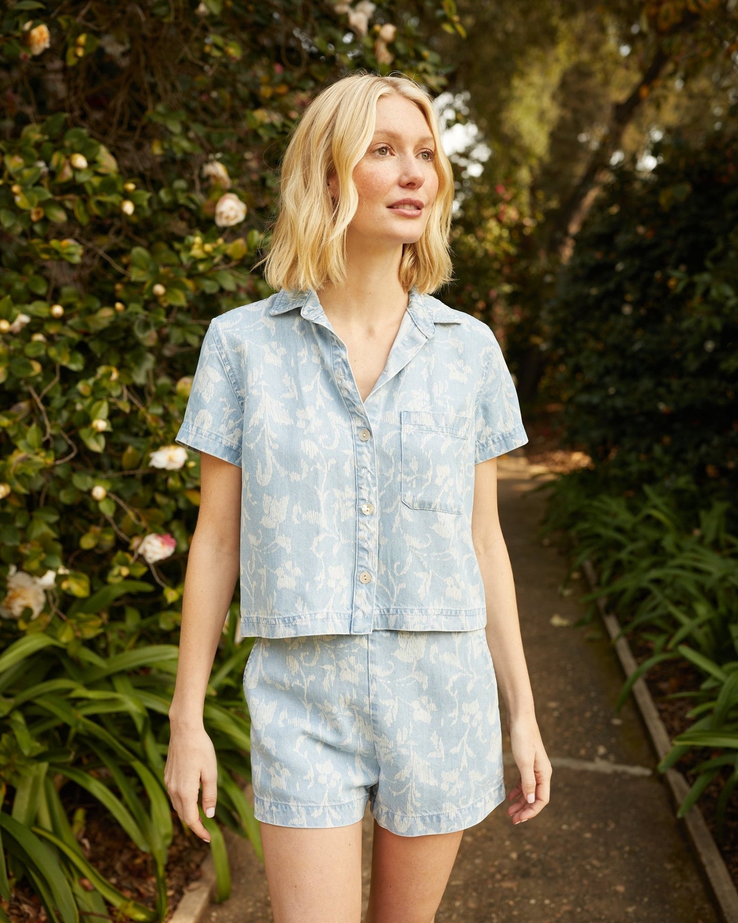 Bella DahlShort Sleeve Pocket Button Down - Vintage Fleur DenimTops
