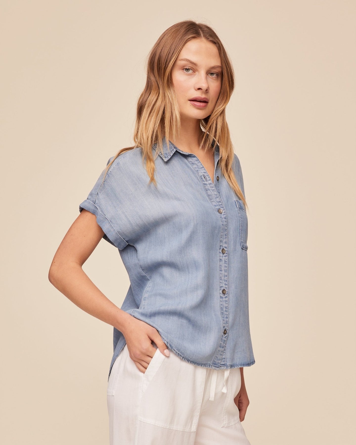 Bella DahlShort Sleeve Pocket Button Down - Worn Blue WashTops