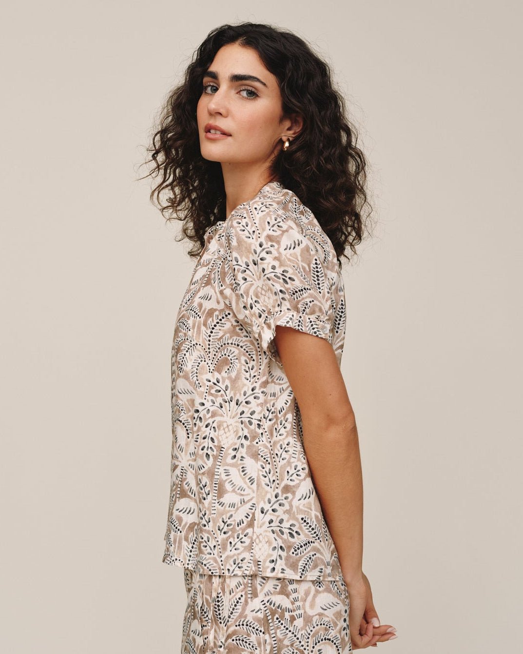 Bella DahlShort Sleeve Raglan Shirt - Tropical Palm PrintTops