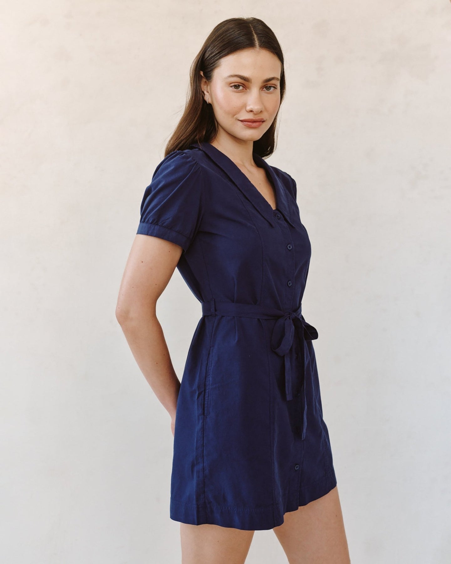 Short Sleeve Seamed Puritan Collar Dress | Noir NAVY | L | Bella Dahl Short Sleeve Seamed Puritan Collar Dress | Noir NAVY | L | Bella Dahl