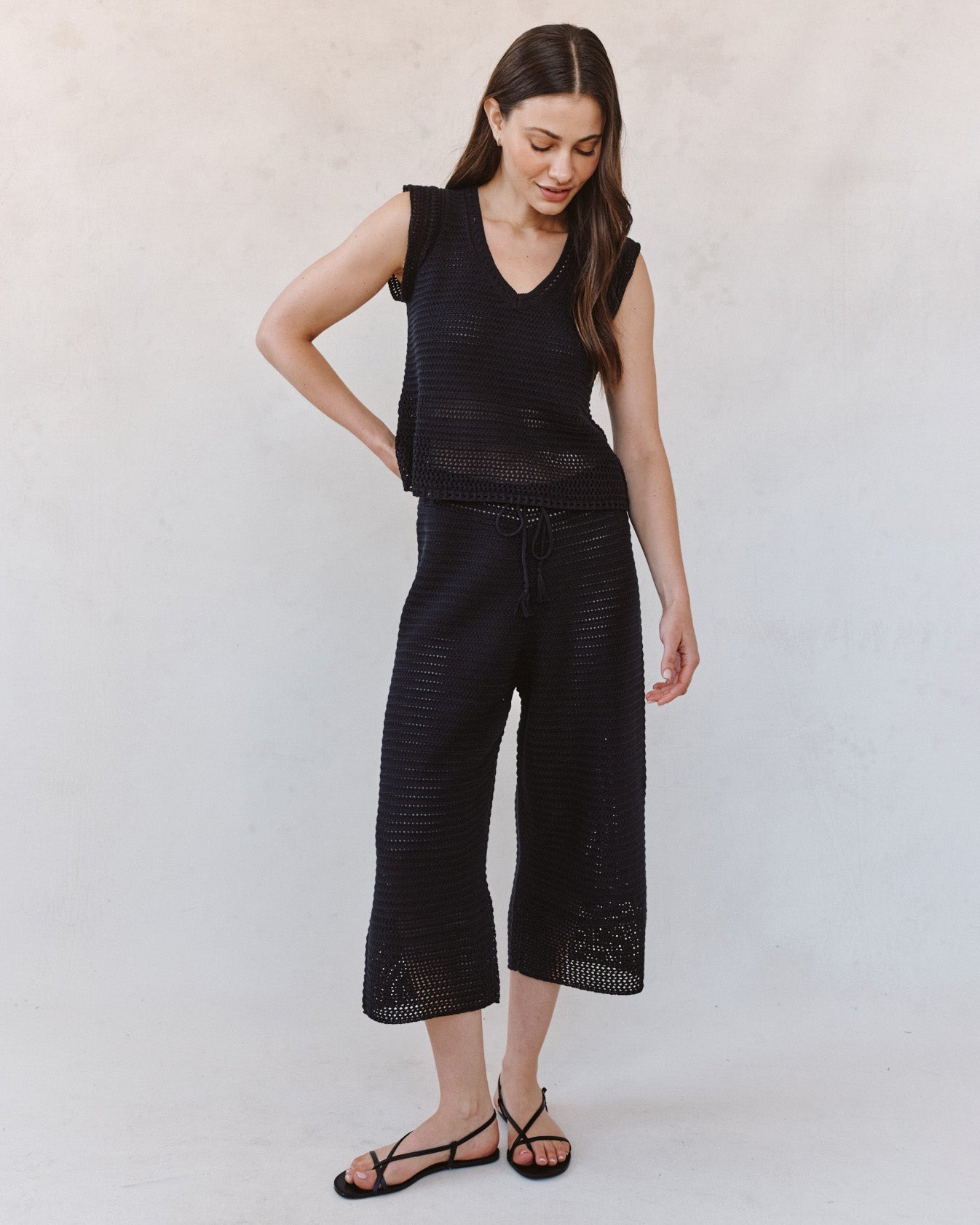 Short Sleeve V-Neck Crochet Top - Black – Bella Dahl