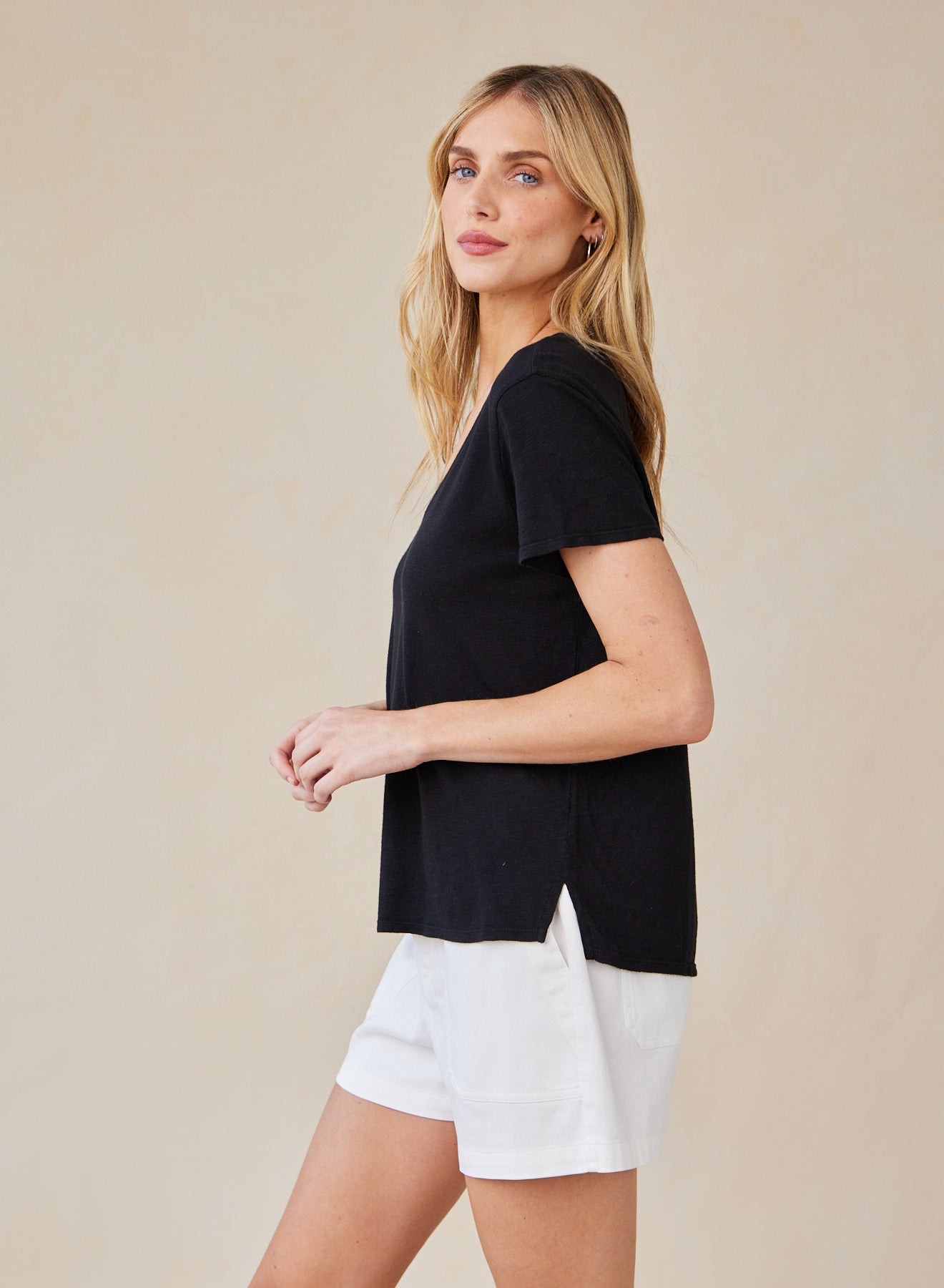 トップス meer. NECK SLIT TEE(black) Side Slit V-Neck Tee – Hill's Dry Goods