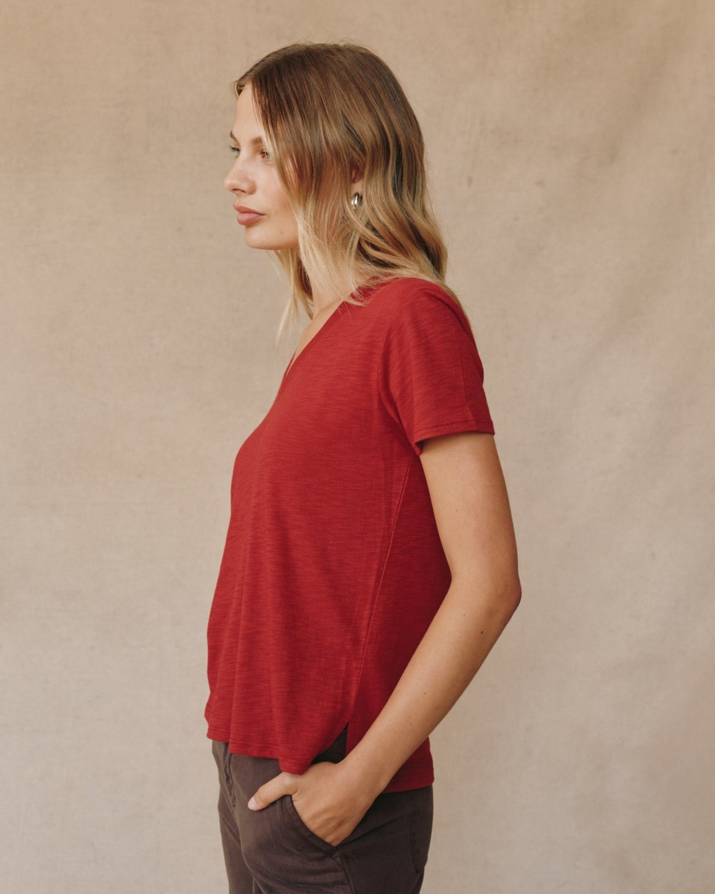 Bella DahlSide Slit V Neck Tee - Ruby RedTops