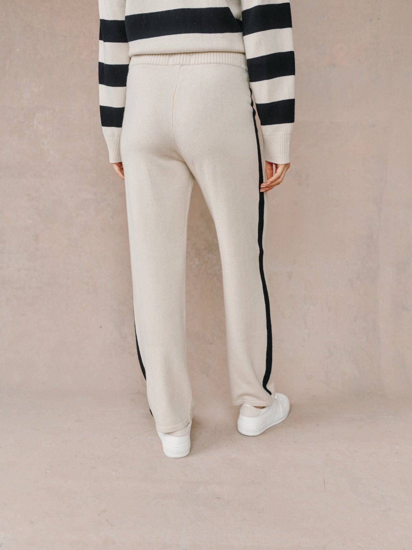 Bella DahlSide Stripe Straight Leg Pant - Oat & BlackPants