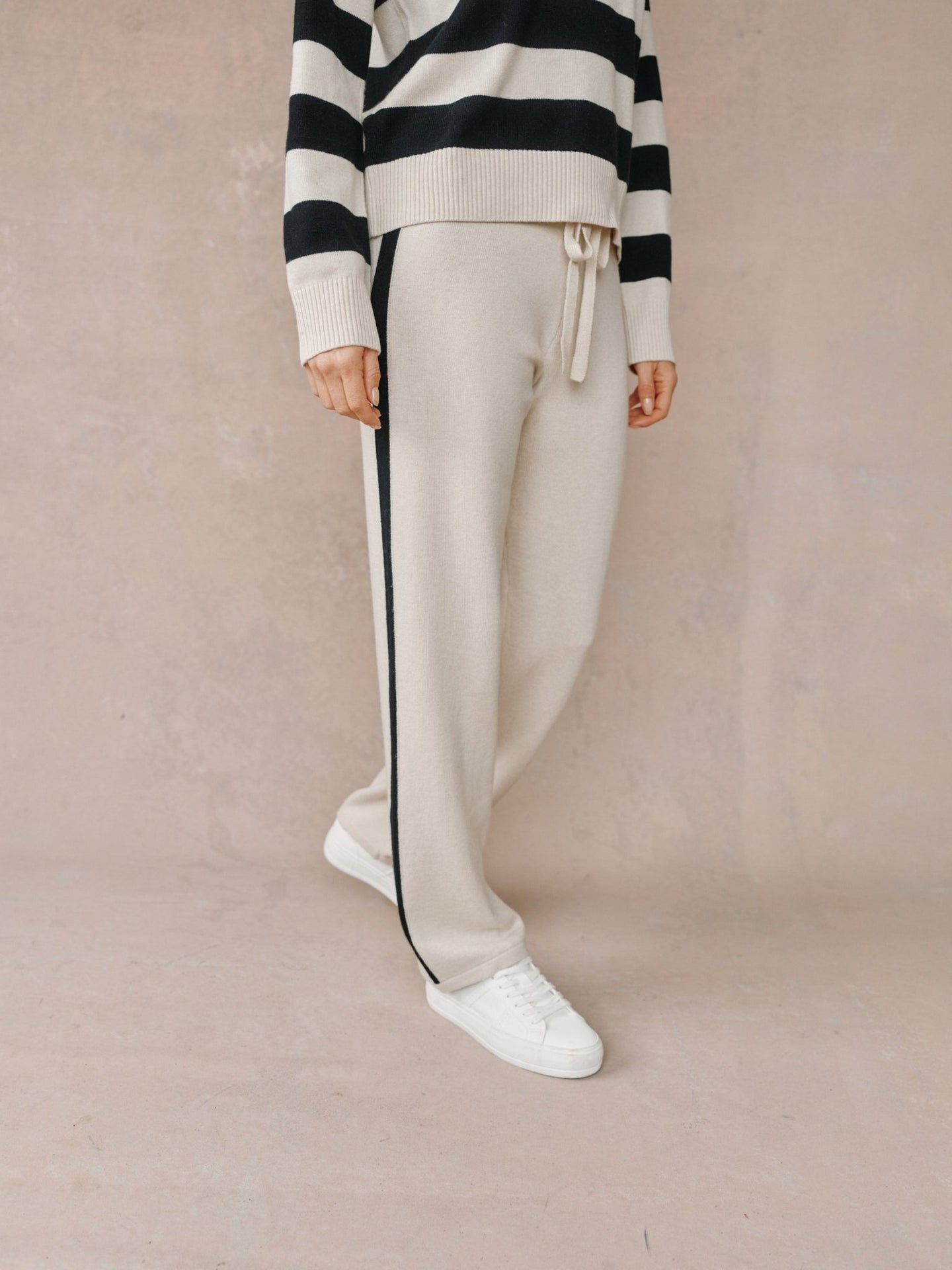 Bella DahlSide Stripe Straight Leg Pant - Oat & BlackPants
