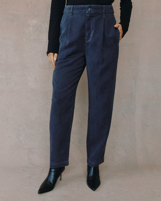 Bella Dahl Single Pleat Pant - Charcoal View 2