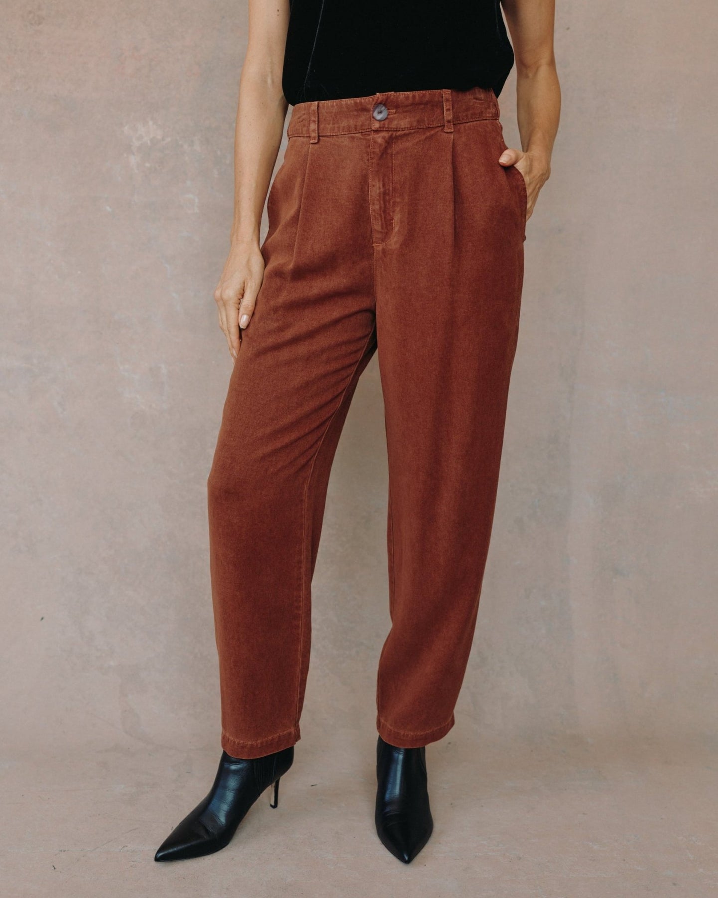 Bella DahlSingle Pleat Pant - Honey OakPants
