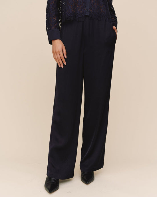 Bella Dahl Sleek Clean Wide Leg Pant - Midnight Sky