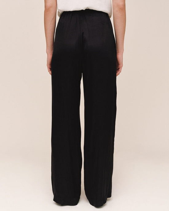 Bella Dahl Sleek Wide Leg Pant - Black View 2