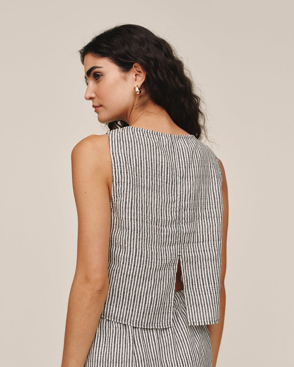 Bella DahlSleeveless Boat Neck Split Back - Hatch StripeTops