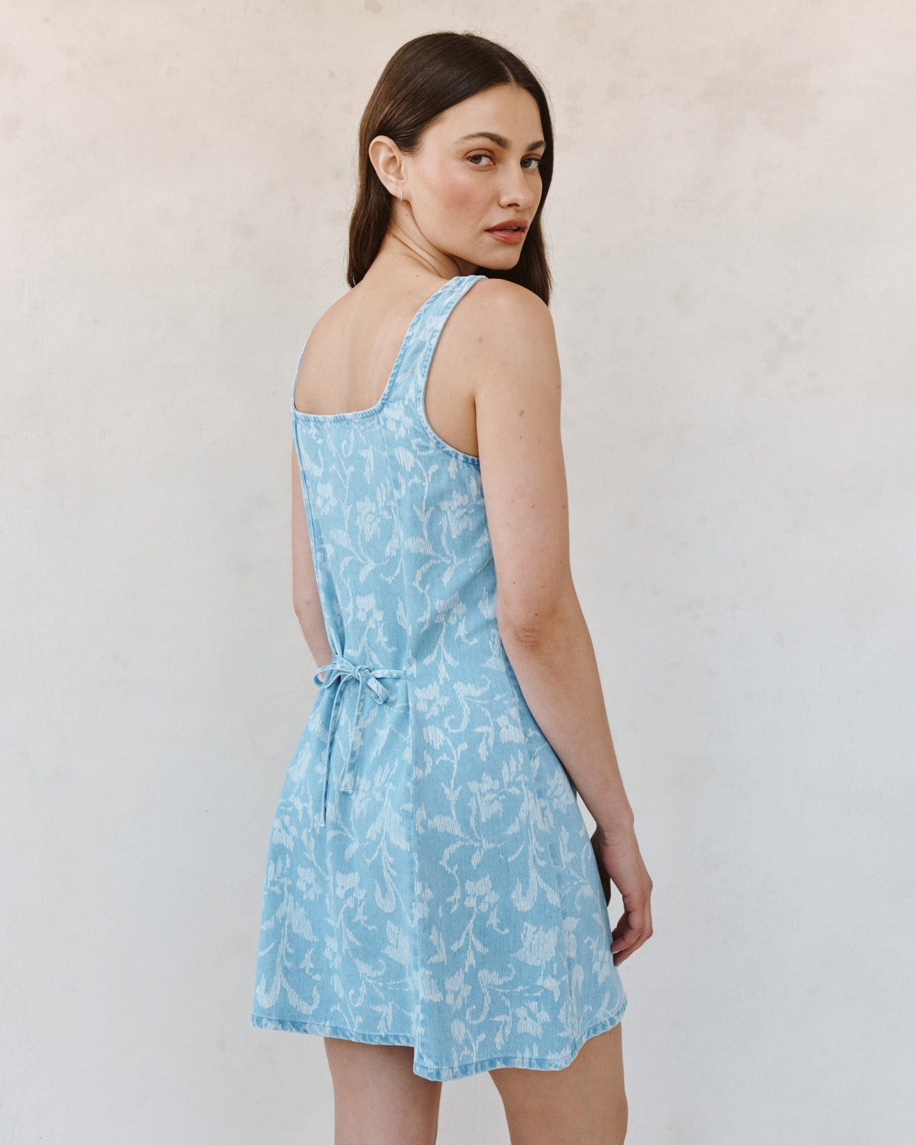 Sleeveless Button Front Fitted Dress | Vintage Fleur Denim | S | Bella Dahl Sleeveless Button Front Fitted Dress | Vintage Fleur Denim | S | Bella Dahl