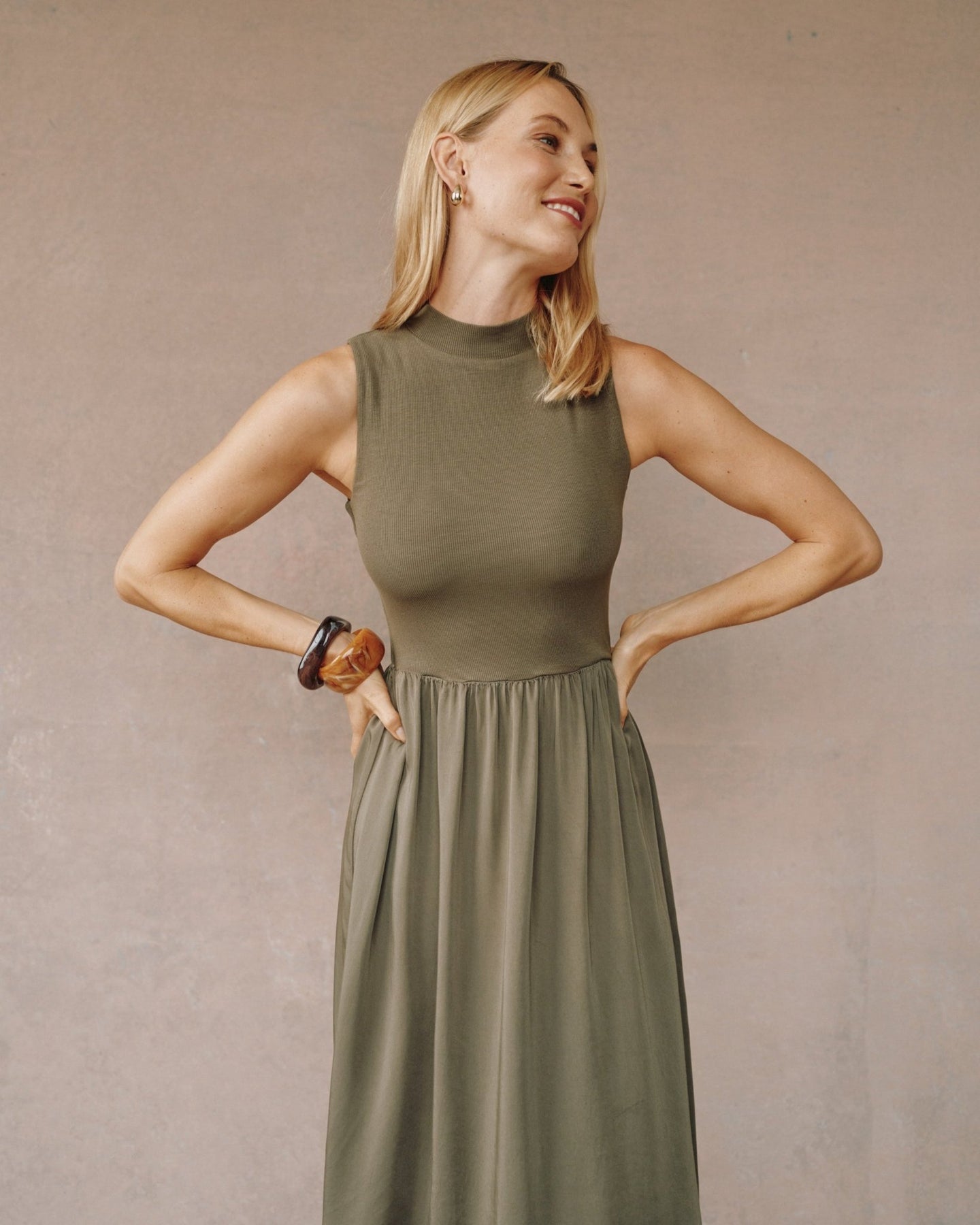 Bella DahlSleeveless Mock Neck Mixed Dress - Ivy GreenDresses