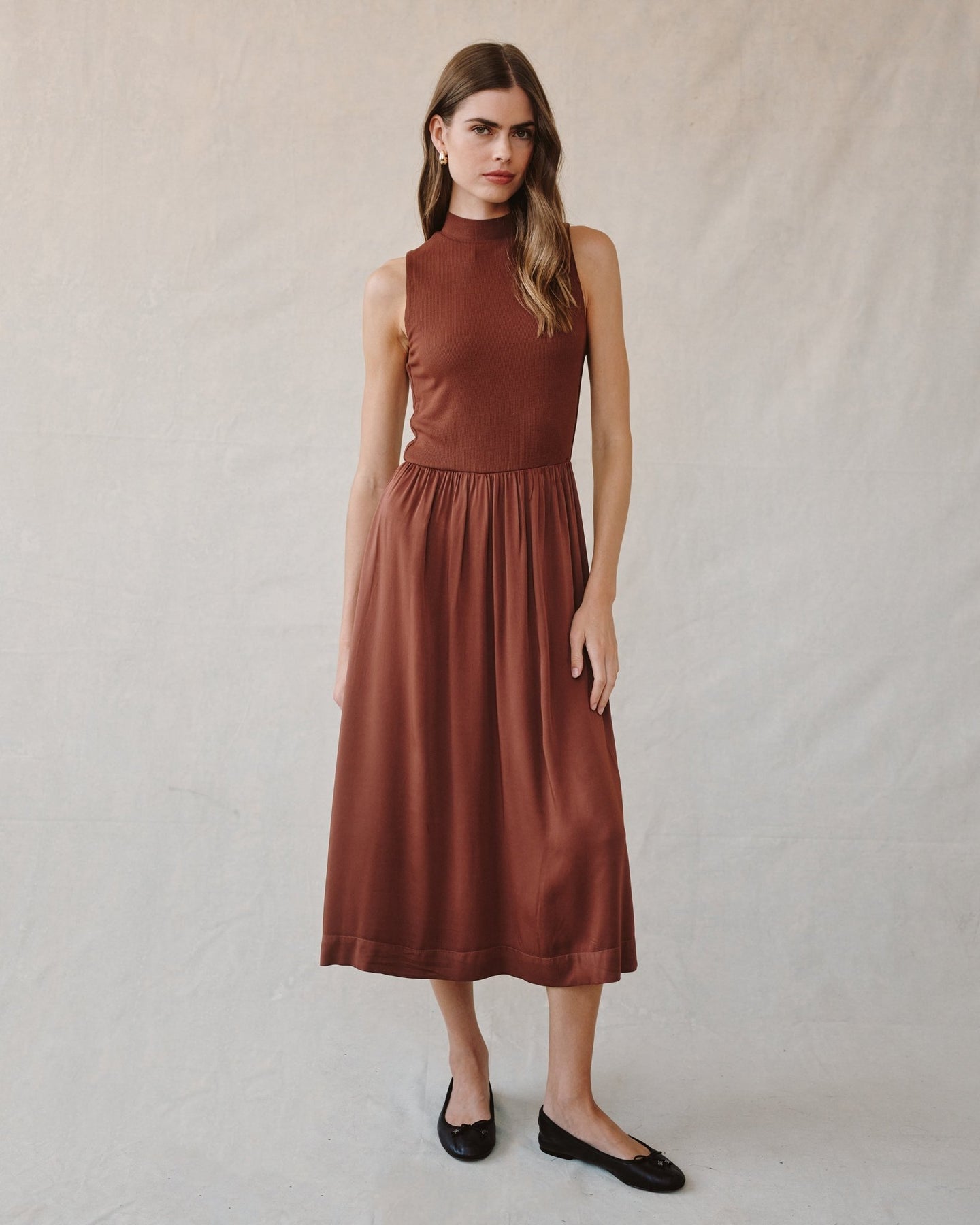 Bella DahlSleeveless Mock Neck Mixed Dress - Redwood BrownDresses