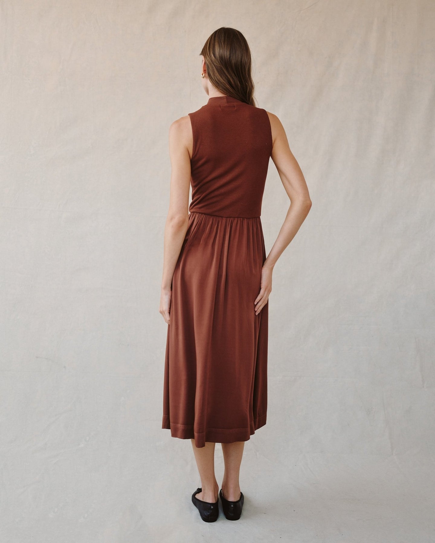 Bella DahlSleeveless Mock Neck Mixed Dress - Redwood BrownDresses