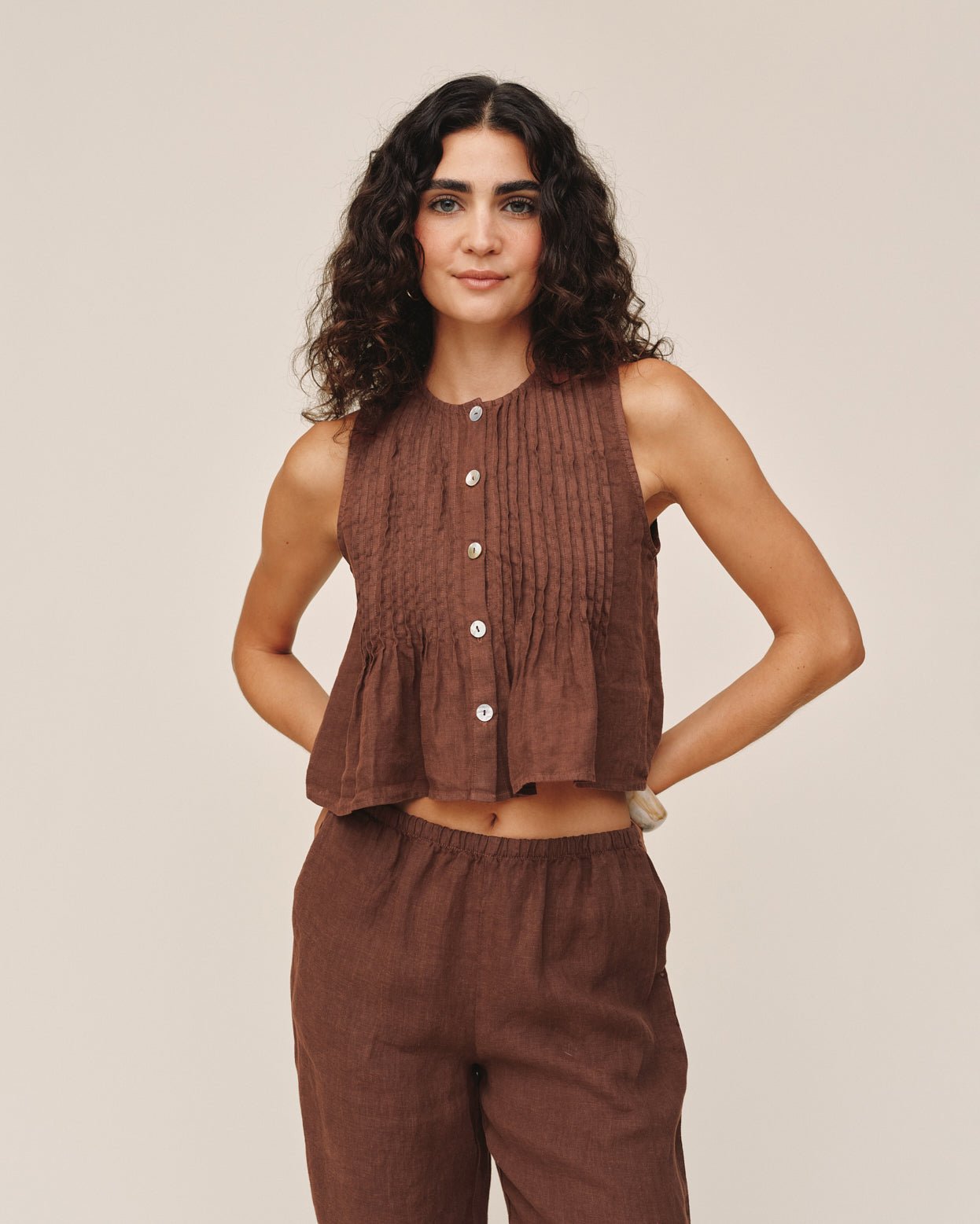 Bella DahlSleeveless Pintuck Top - Sea Glass BrownTops