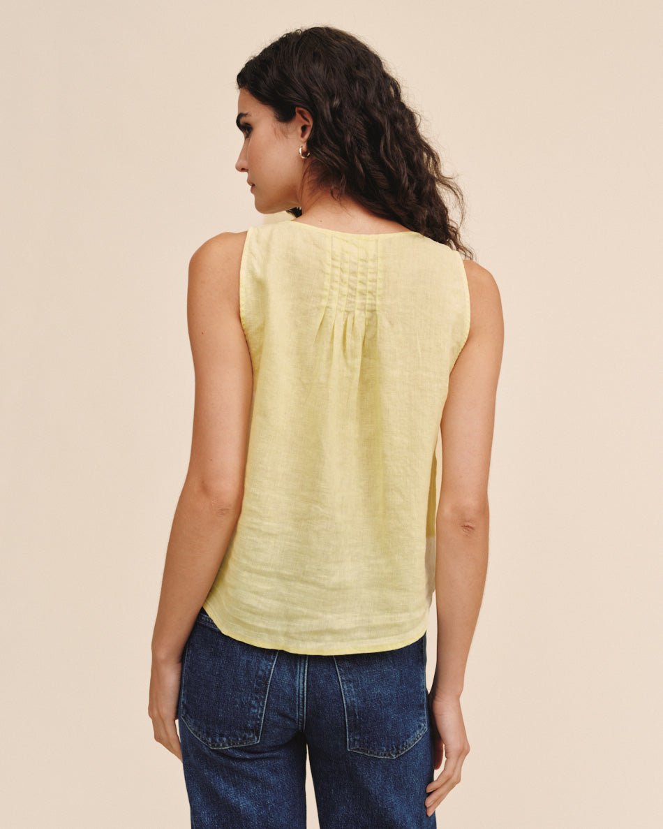 Bella DahlSleeveless Pintuck V Neck Top - Lemon DropTops