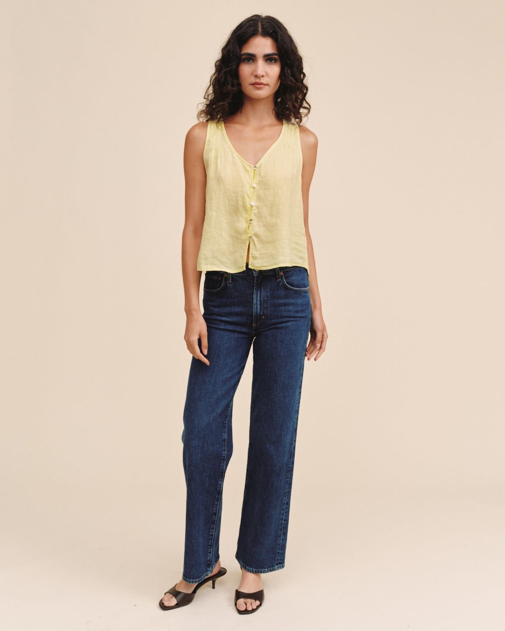 Bella DahlSleeveless Pintuck V Neck Top - Lemon DropTops