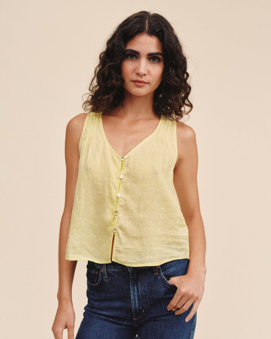 Bella DahlSleeveless Pintuck V Neck Top - Lemon DropTops