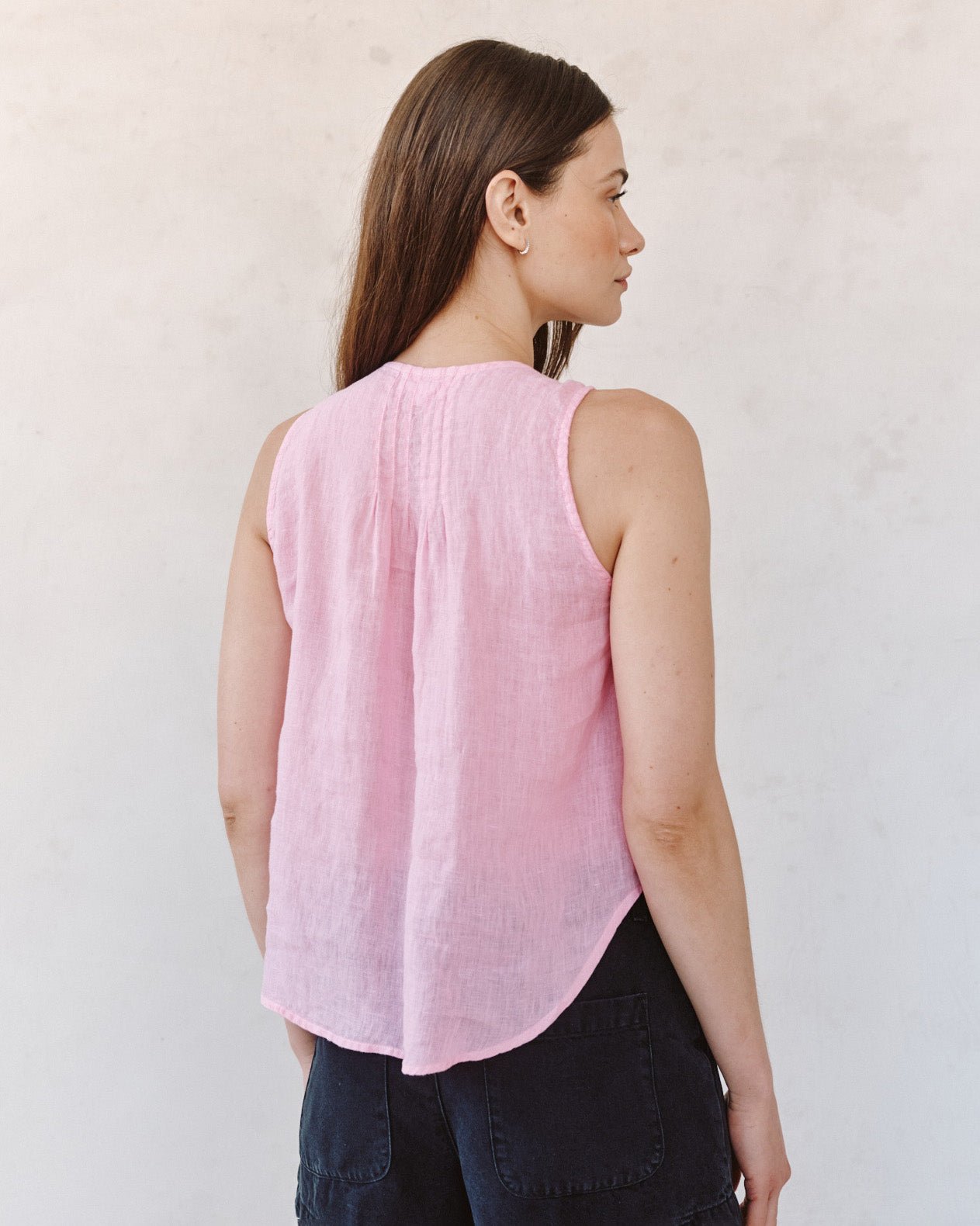 Bella DahlSleeveless Pintuck V Neck Top - Rose BlushTops