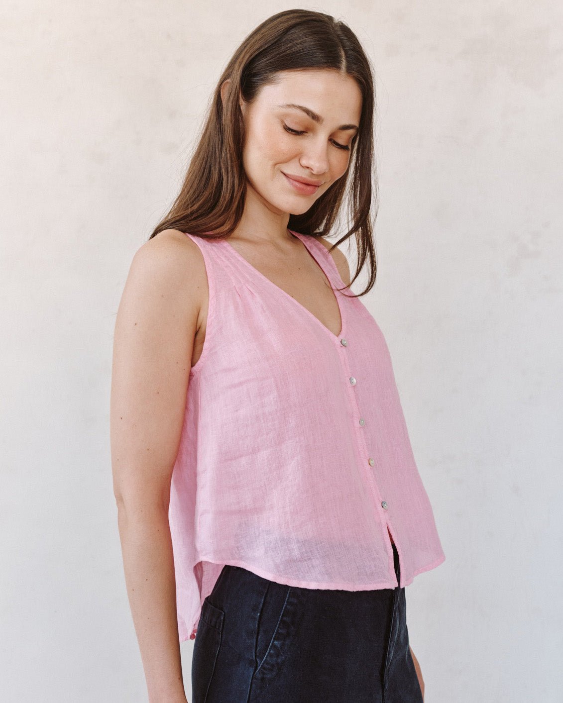 Bella DahlSleeveless Pintuck V Neck Top - Rose BlushTops
