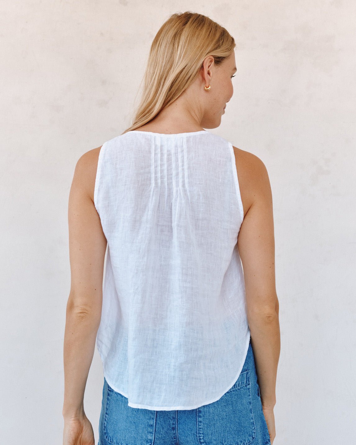 Bella DahlSleeveless Pintuck V Neck Top - WhiteTops
