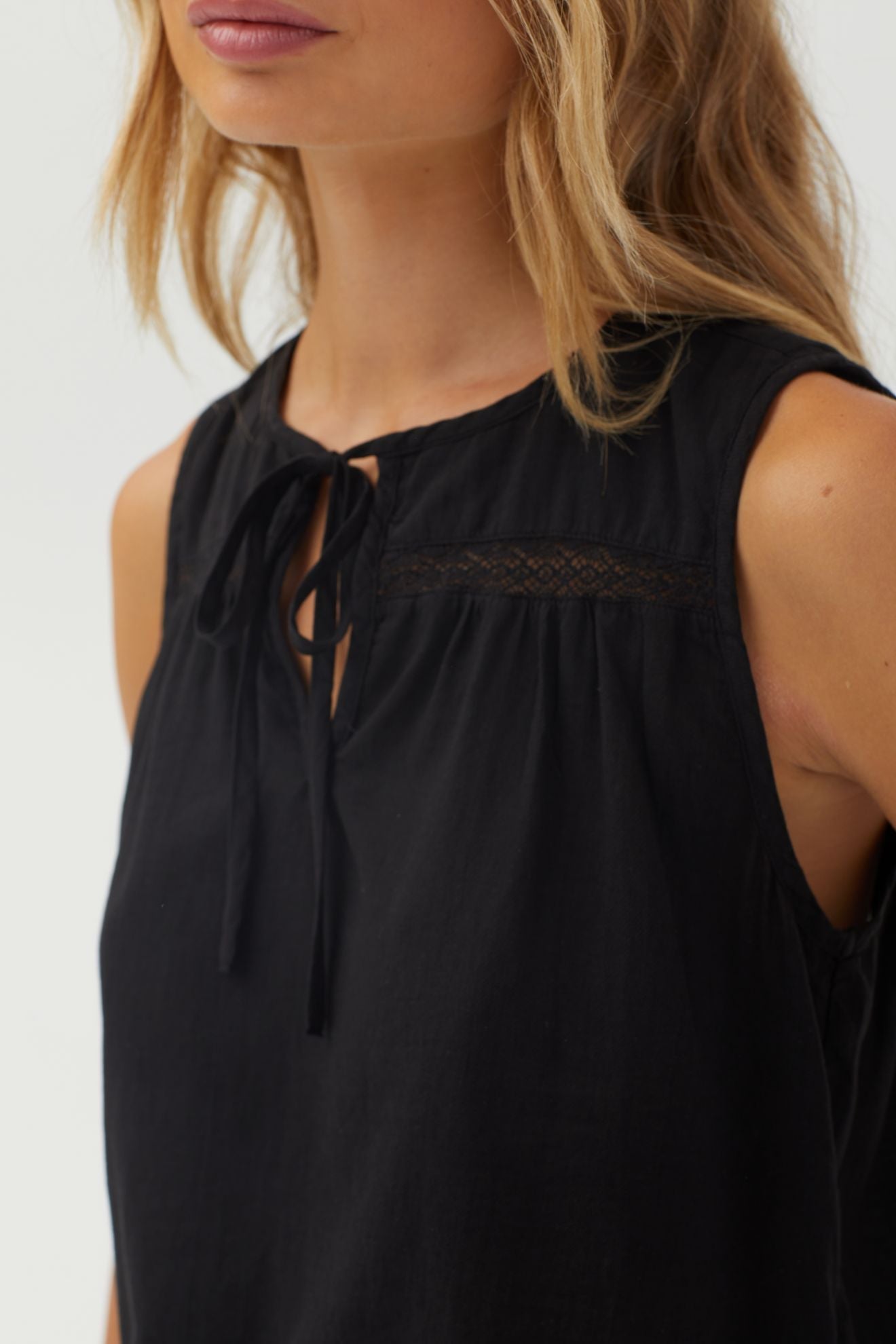 Bella DahlSleeveless Pullover - BlackTops