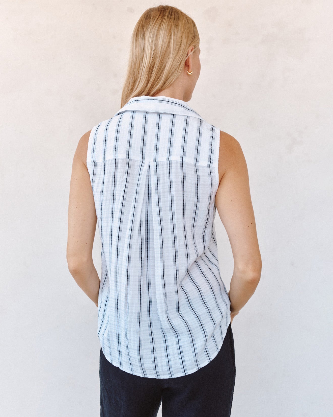 Bella DahlSleeveless Pullover - Black & White Shadow StripeTops