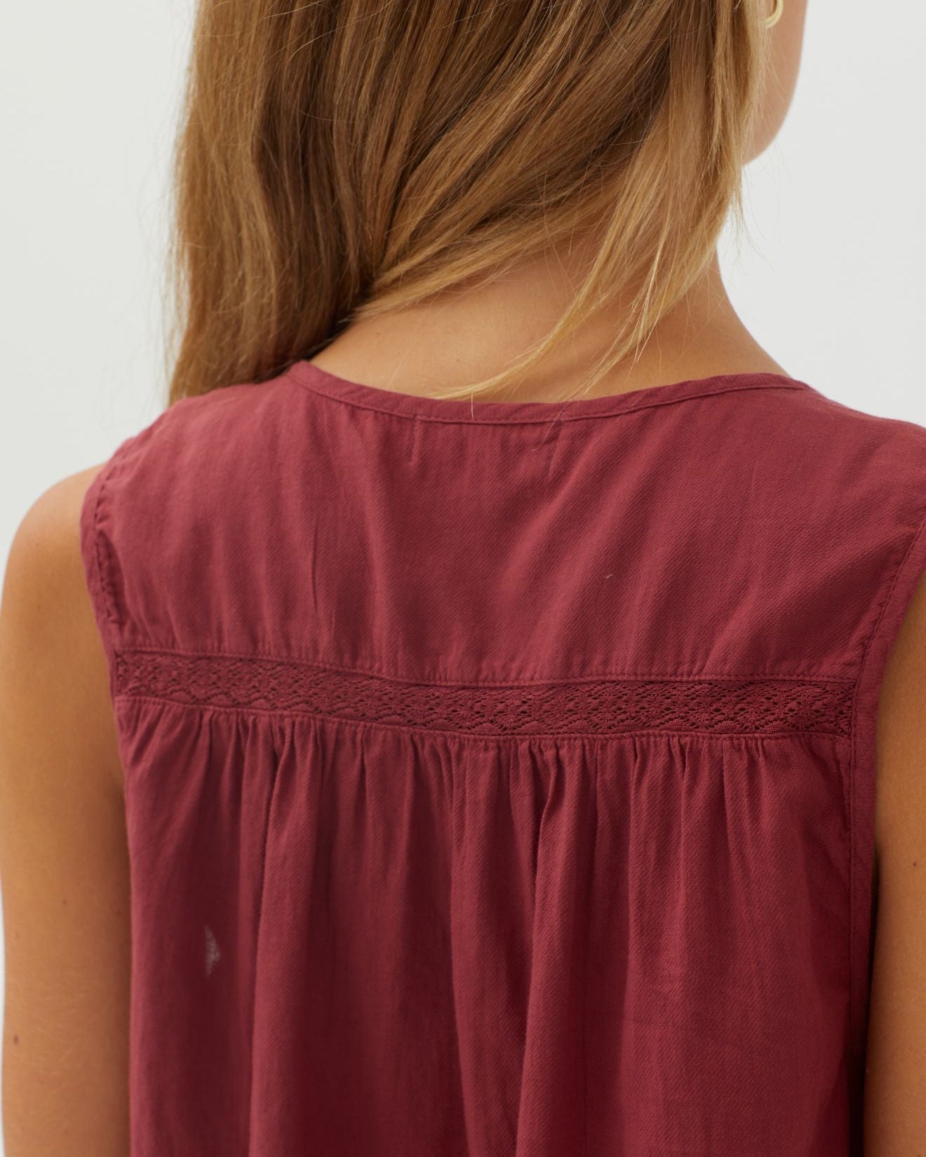 Bella DahlSleeveless Pullover - Dark CherryTops