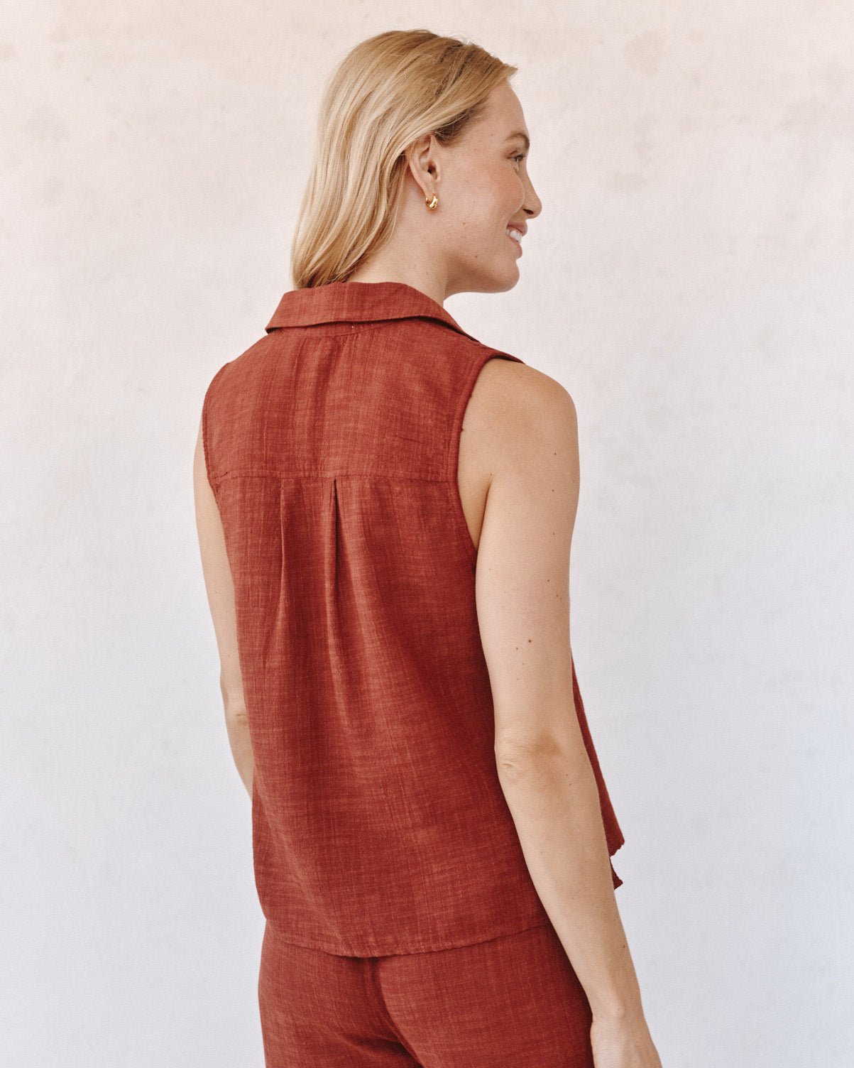 Bella DahlSleeveless Pullover - Red SandTops