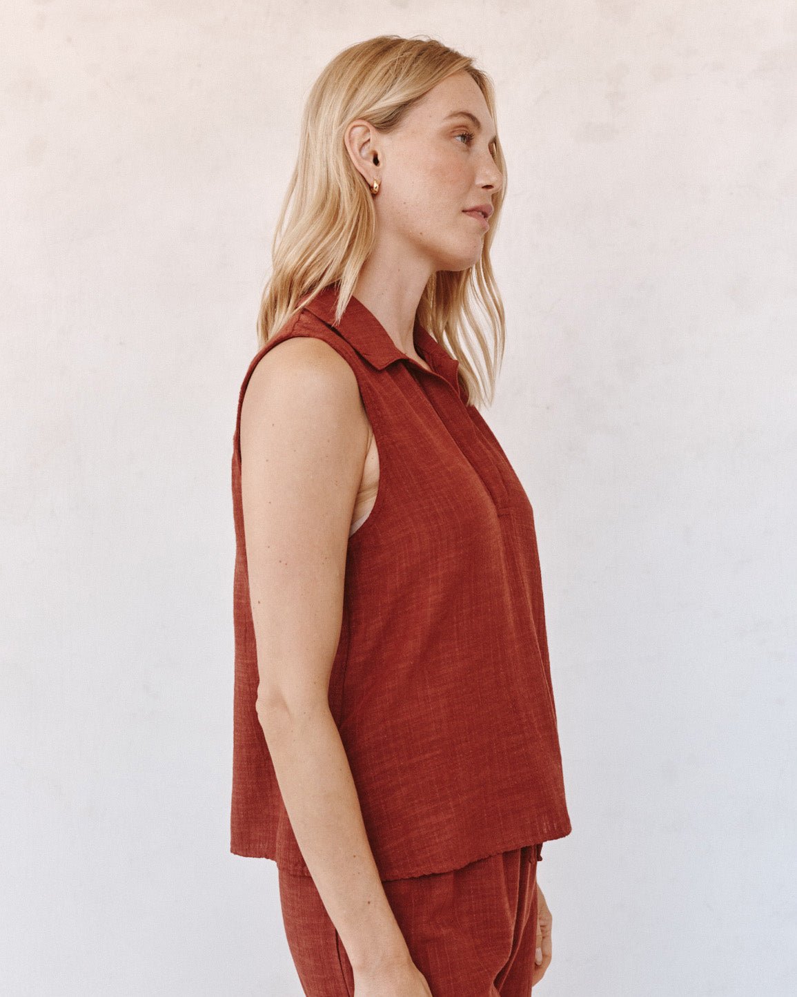 Bella DahlSleeveless Pullover - Red SandTops