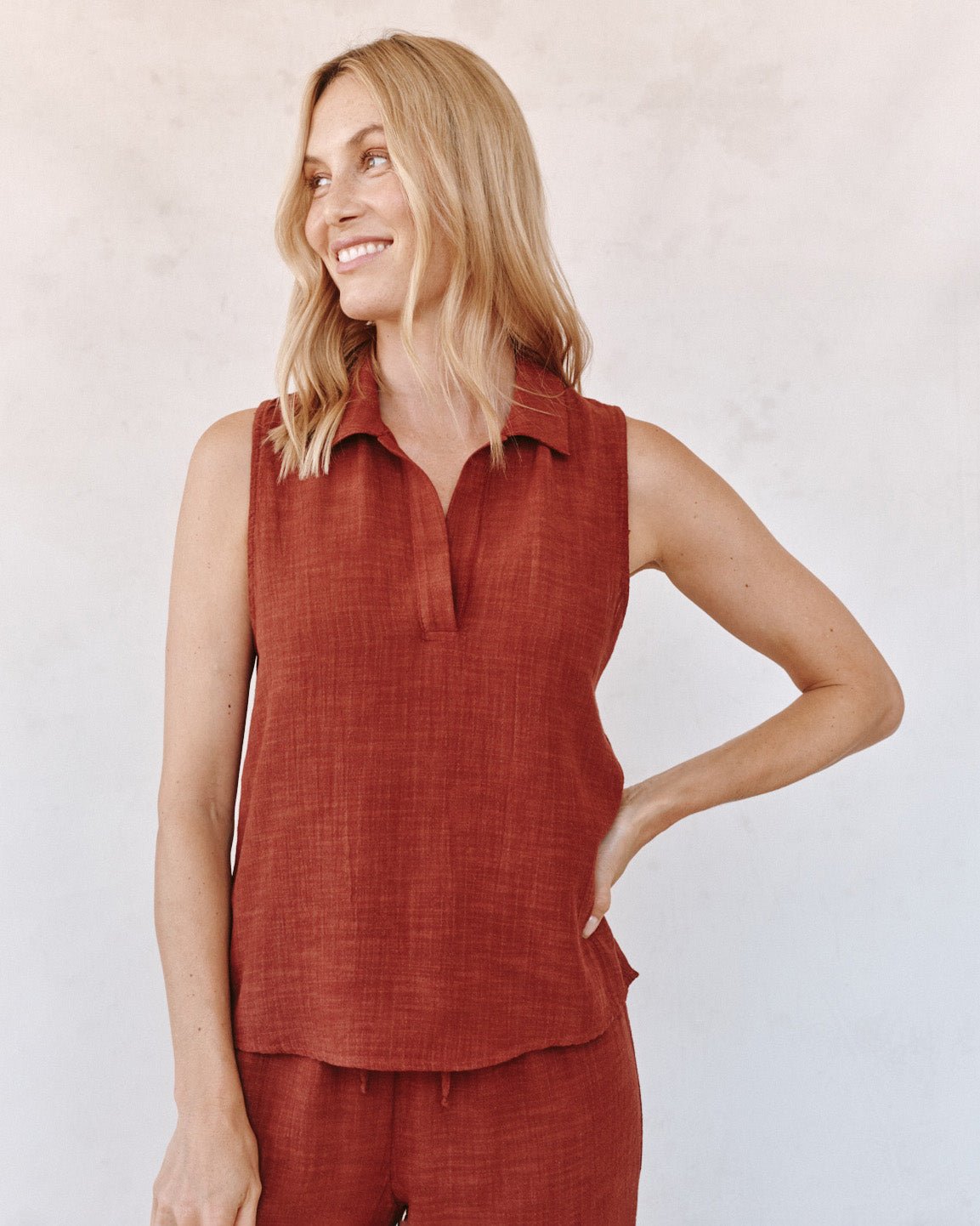 Bella DahlSleeveless Pullover - Red SandTops