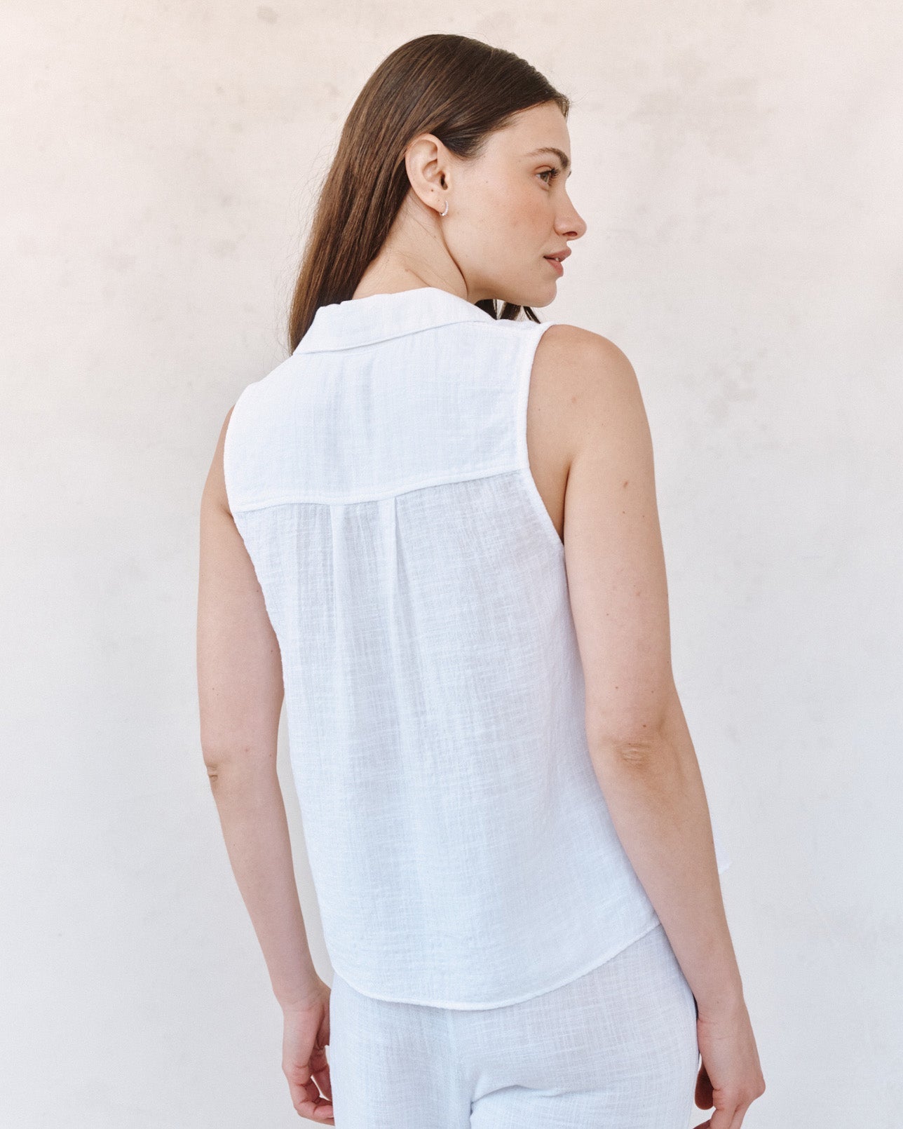 Bella DahlSleeveless Pullover - WhiteTops