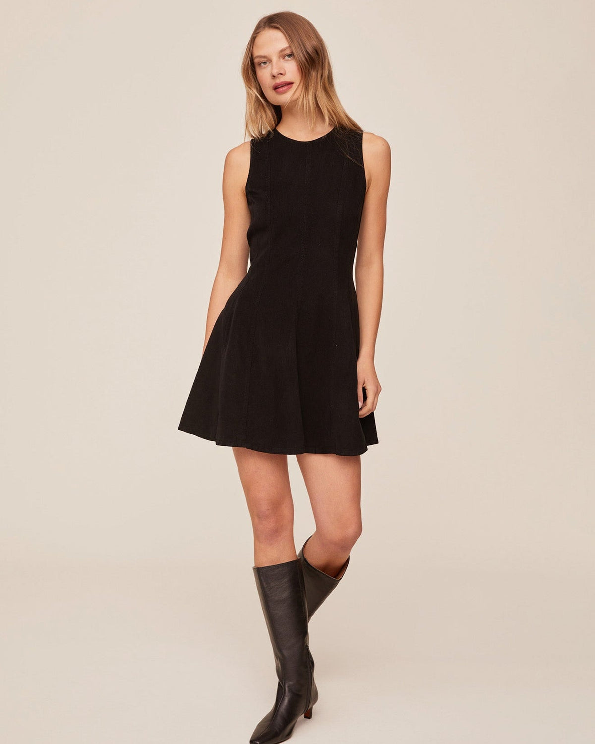 Bella DahlSleeveless Seamed Fit and Flare Dress - BlackDresses
