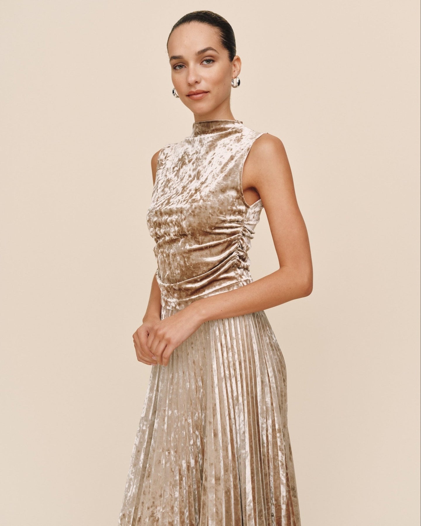 Bella DahlSleeveless Shirred Top - Mocha SofteeTops