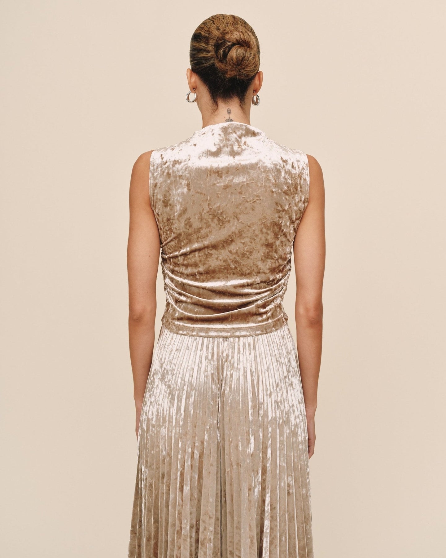 Bella DahlSleeveless Shirred Top - Mocha SofteeTops