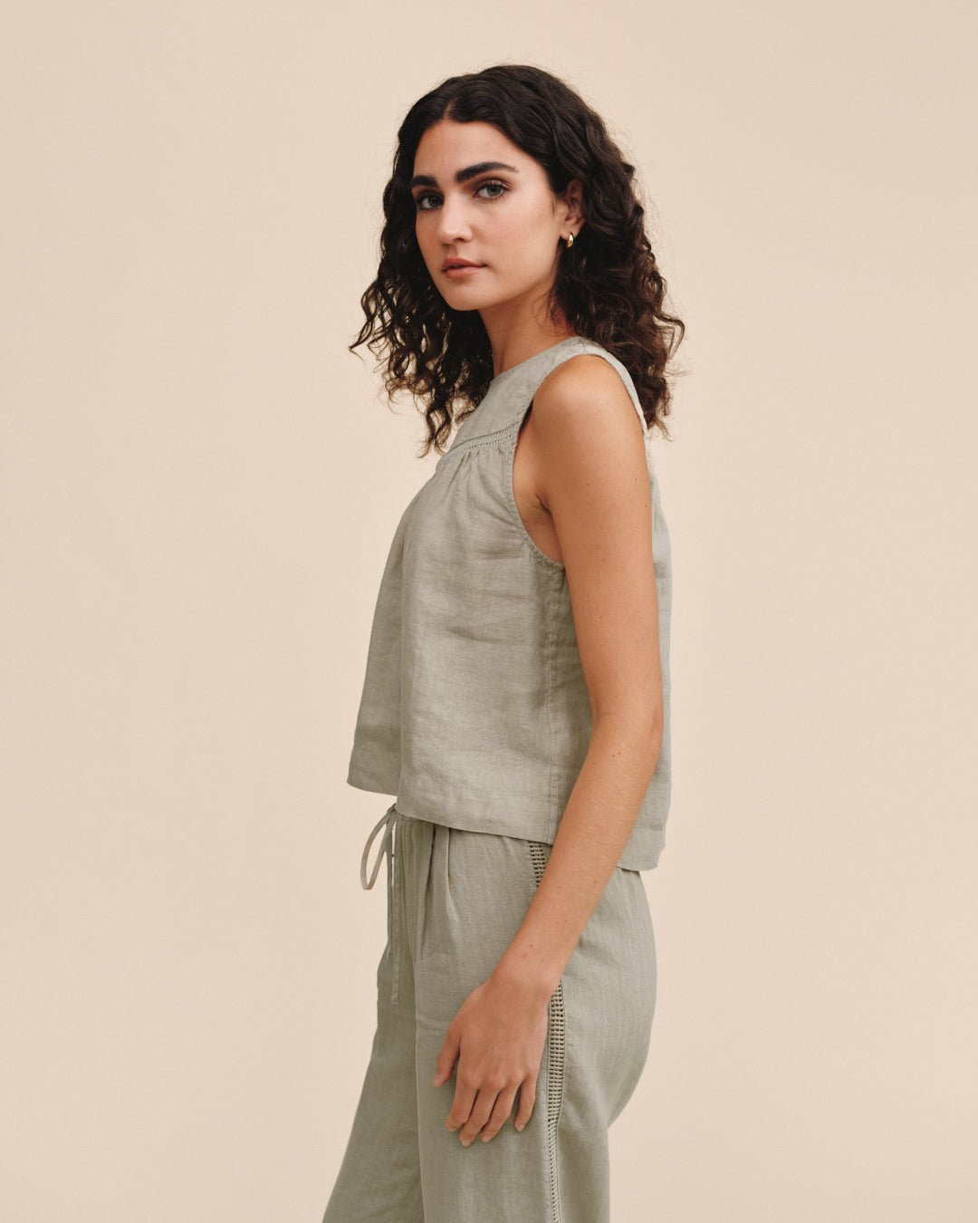 Bella DahlSleeveless Trimmed Toke Seam Top - Green TeaTops