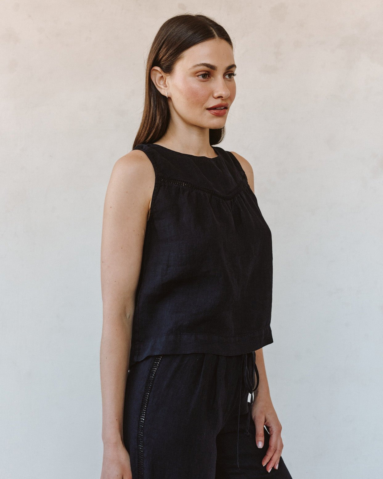 Bella DahlSleeveless Trimmed Yoke Seam Top - BlackTops