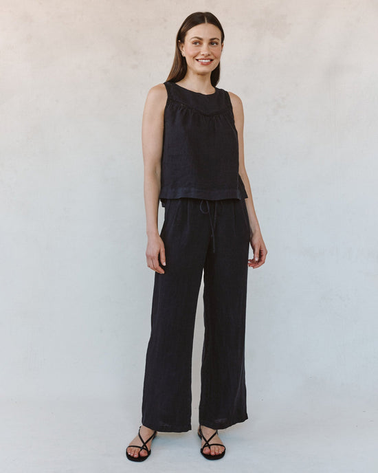 Bella Dahl Sleeveless Trimmed Yoke Seam Top - Black View 2