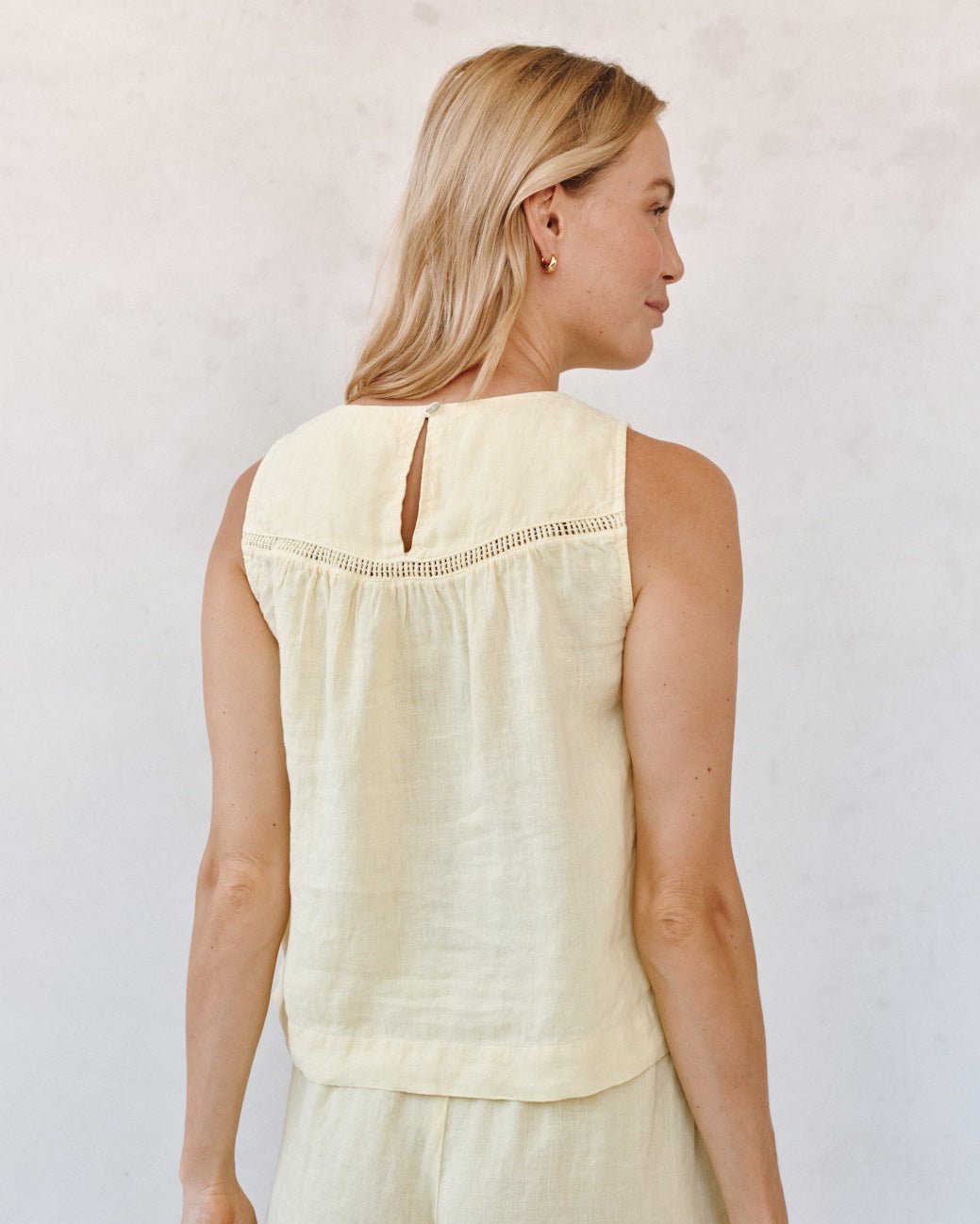 Bella DahlSleeveless Trimmed Yoke Seam Top - Lemon DropTops