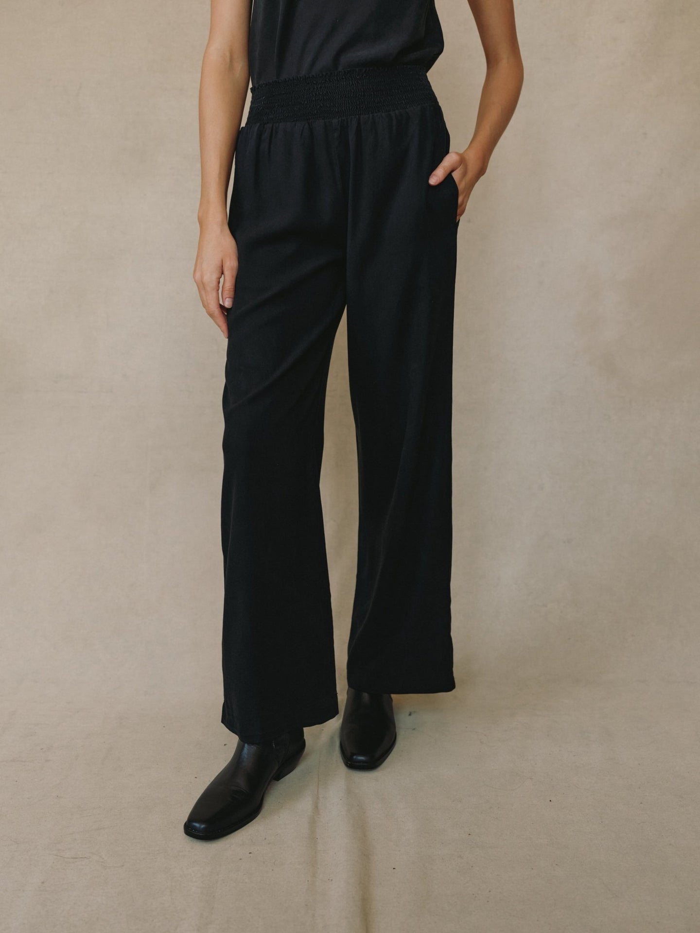 Bella DahlSmocked Waist Wide Leg - Vintage BlackPants