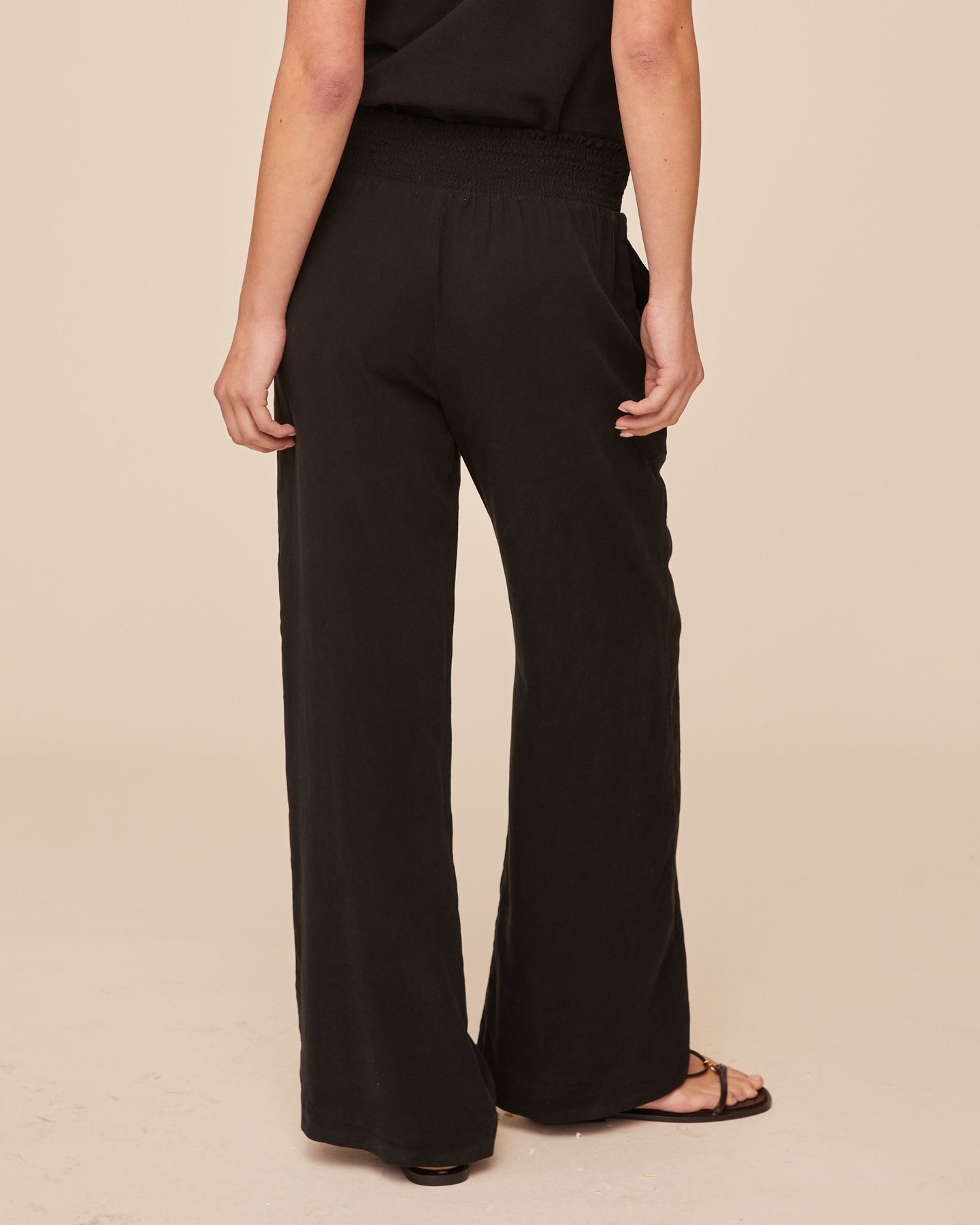 Bella DahlSmocked Waist Wide Leg - Vintage BlackPants