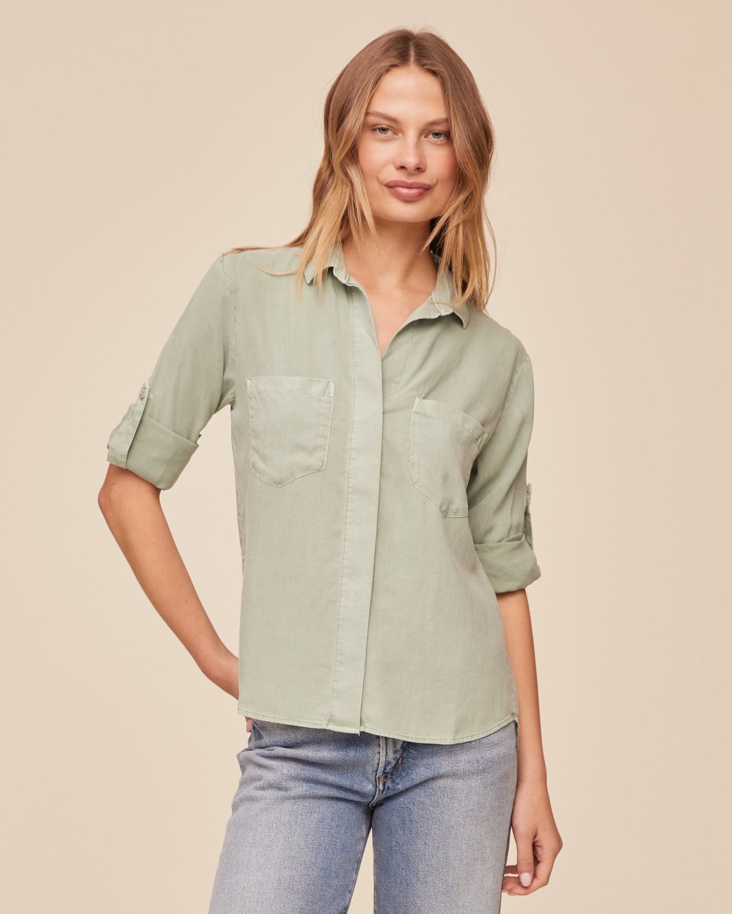 Bella DahlSplit Back Button Down - Oasis GreenTops