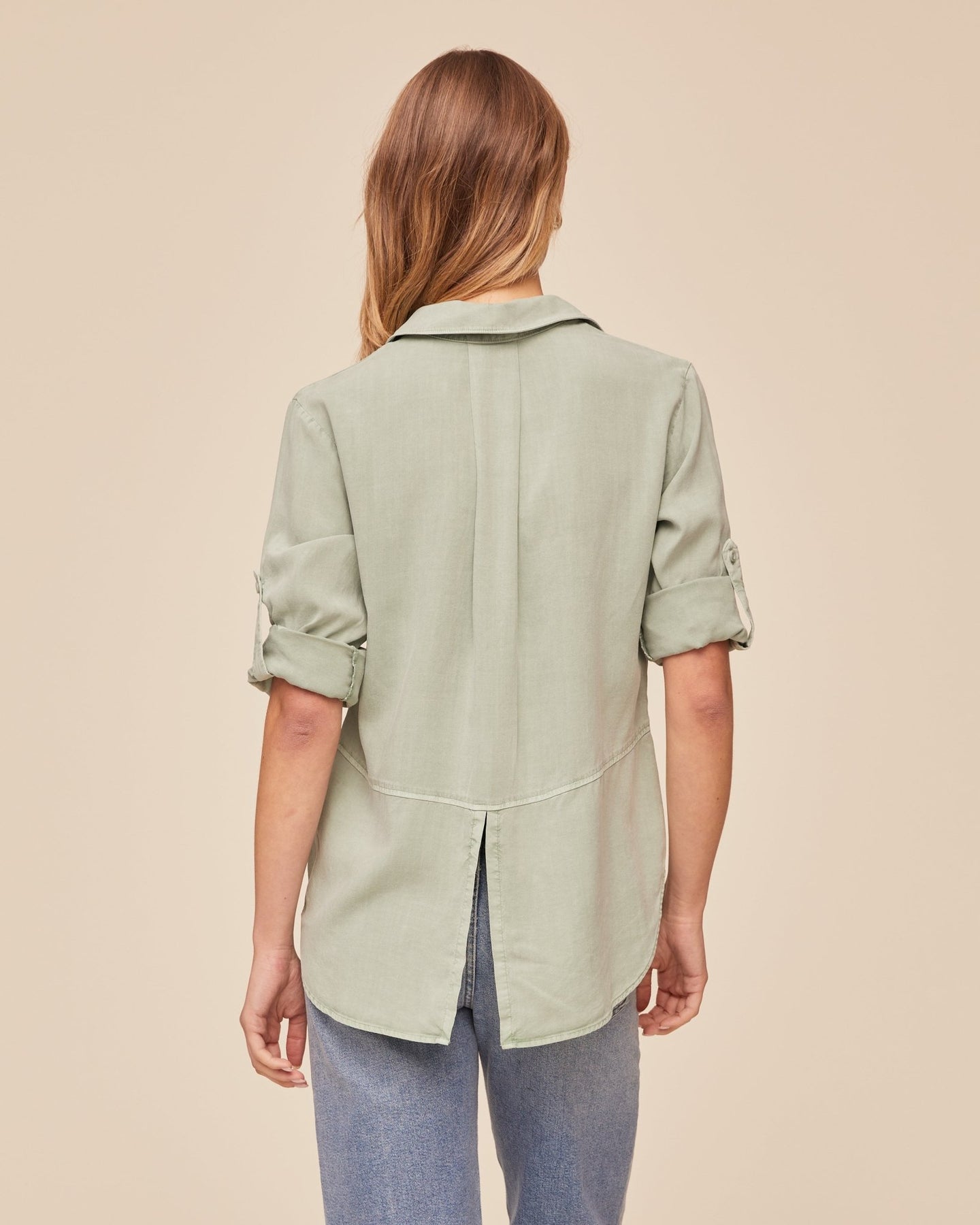 Bella DahlSplit Back Button Down - Oasis GreenTops