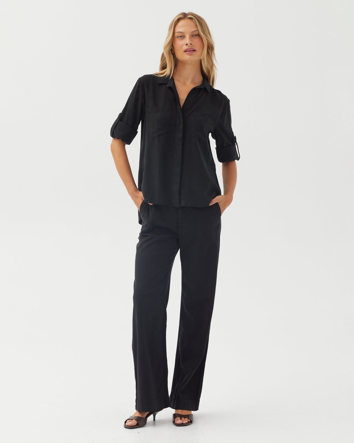 Bella DahlSplit Back Button Down - Vintage BlackTops