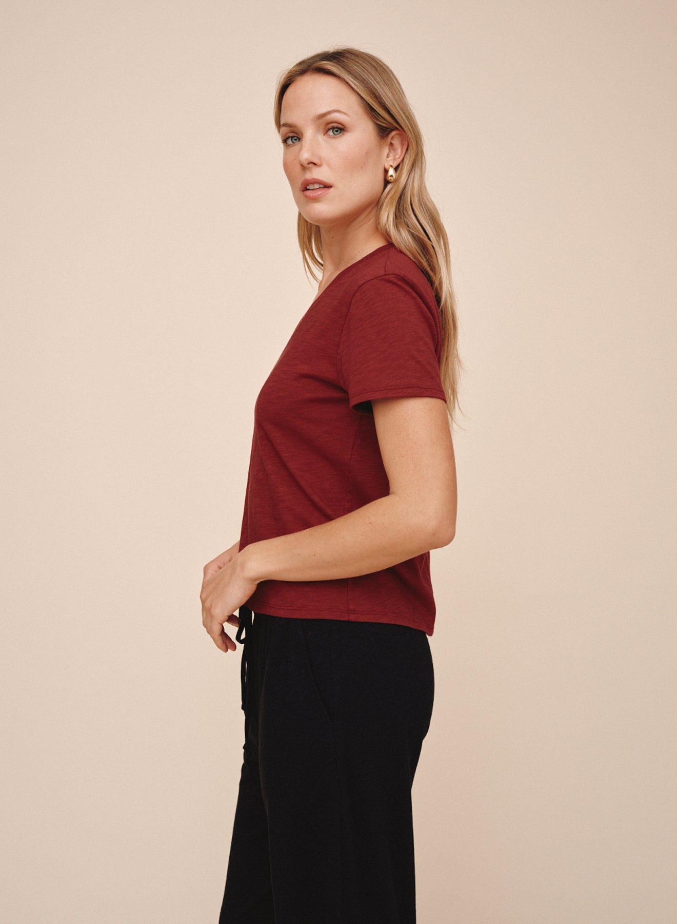 Bella DahlV-Neck Tee - Deep CrimsonTops