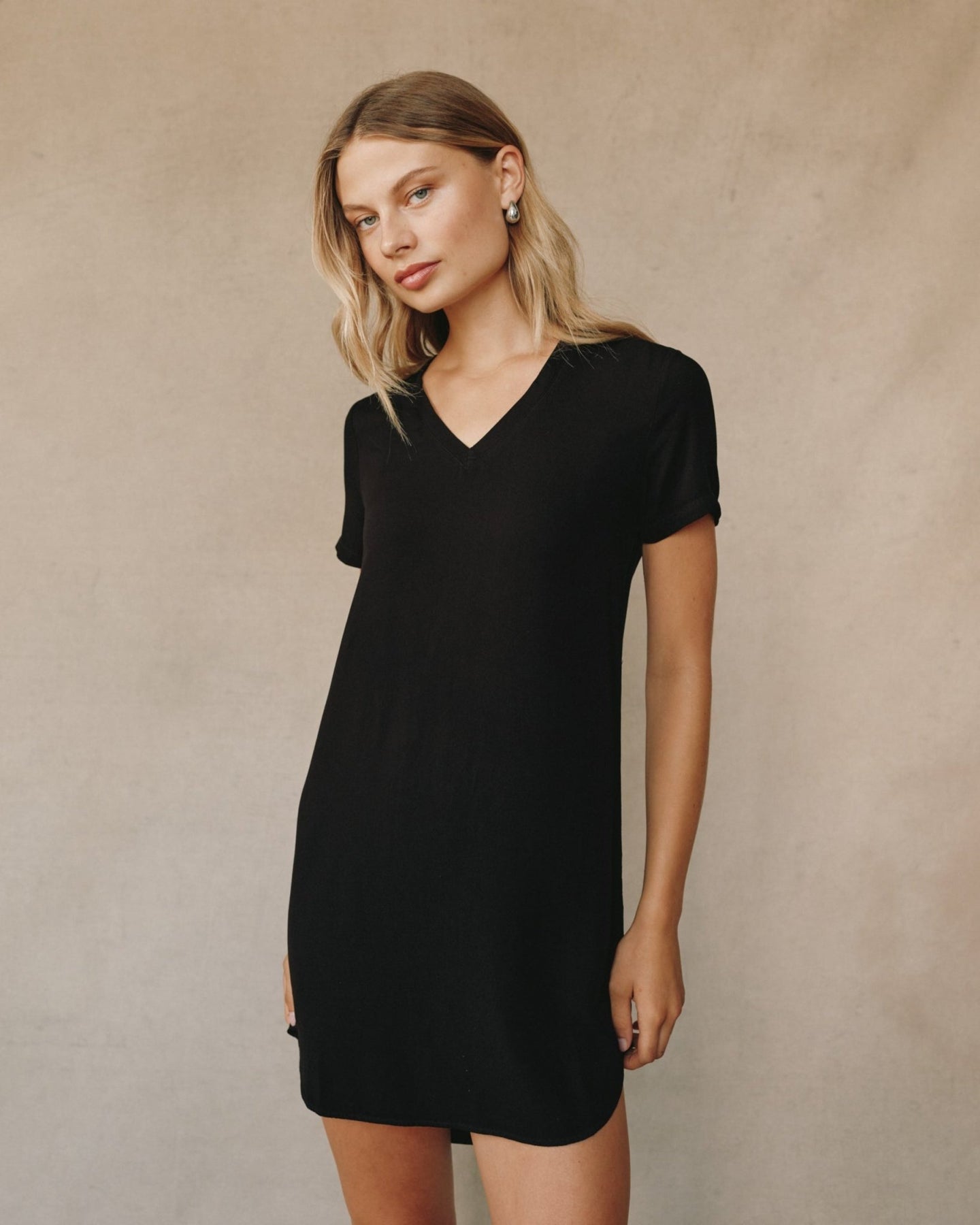 Bella DahlV - Neck Tee Dress - Vintage BlackDresses