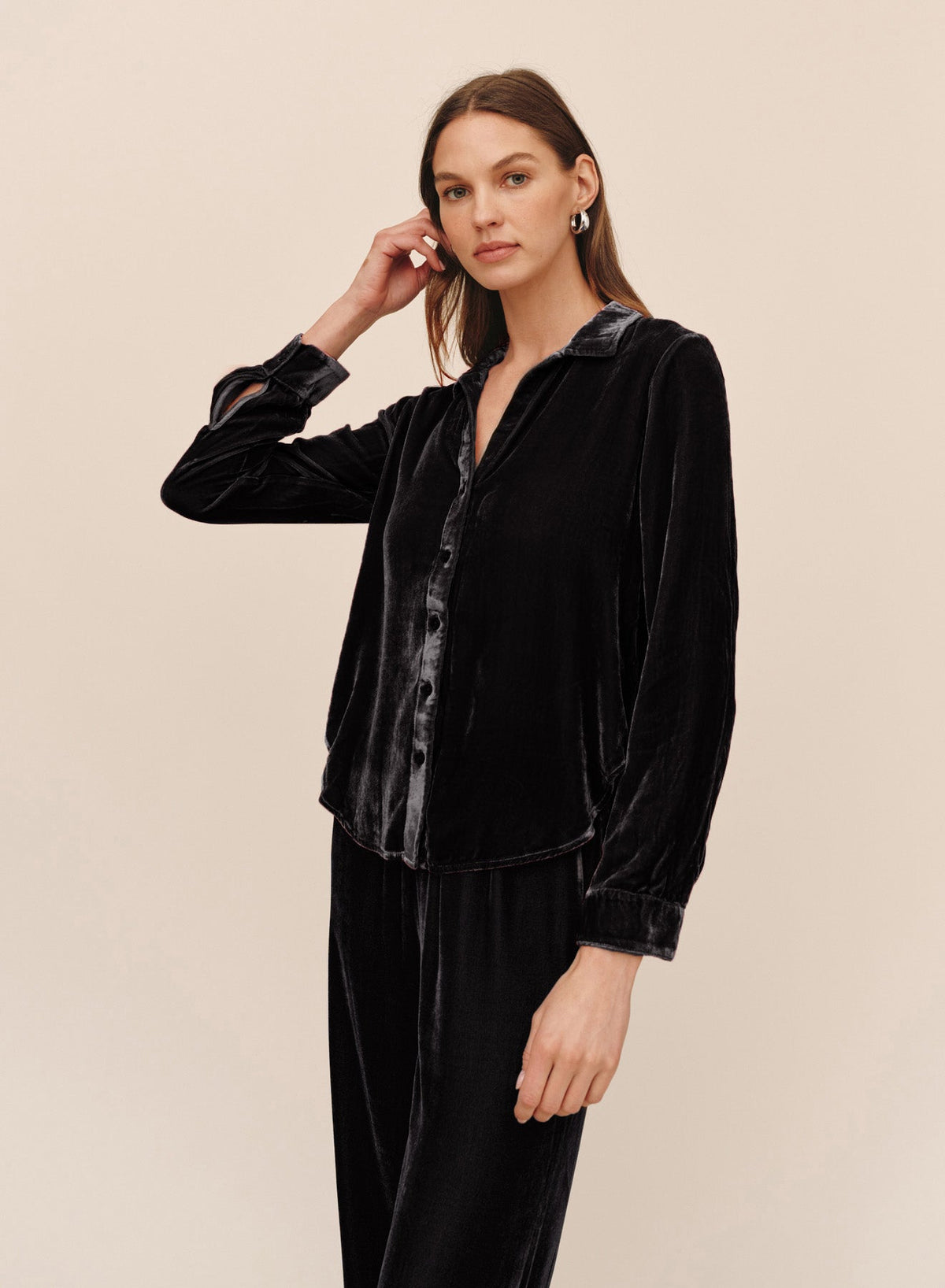 Bella DahlVelvet Long Sleeve Clean Shirt - BlackTops