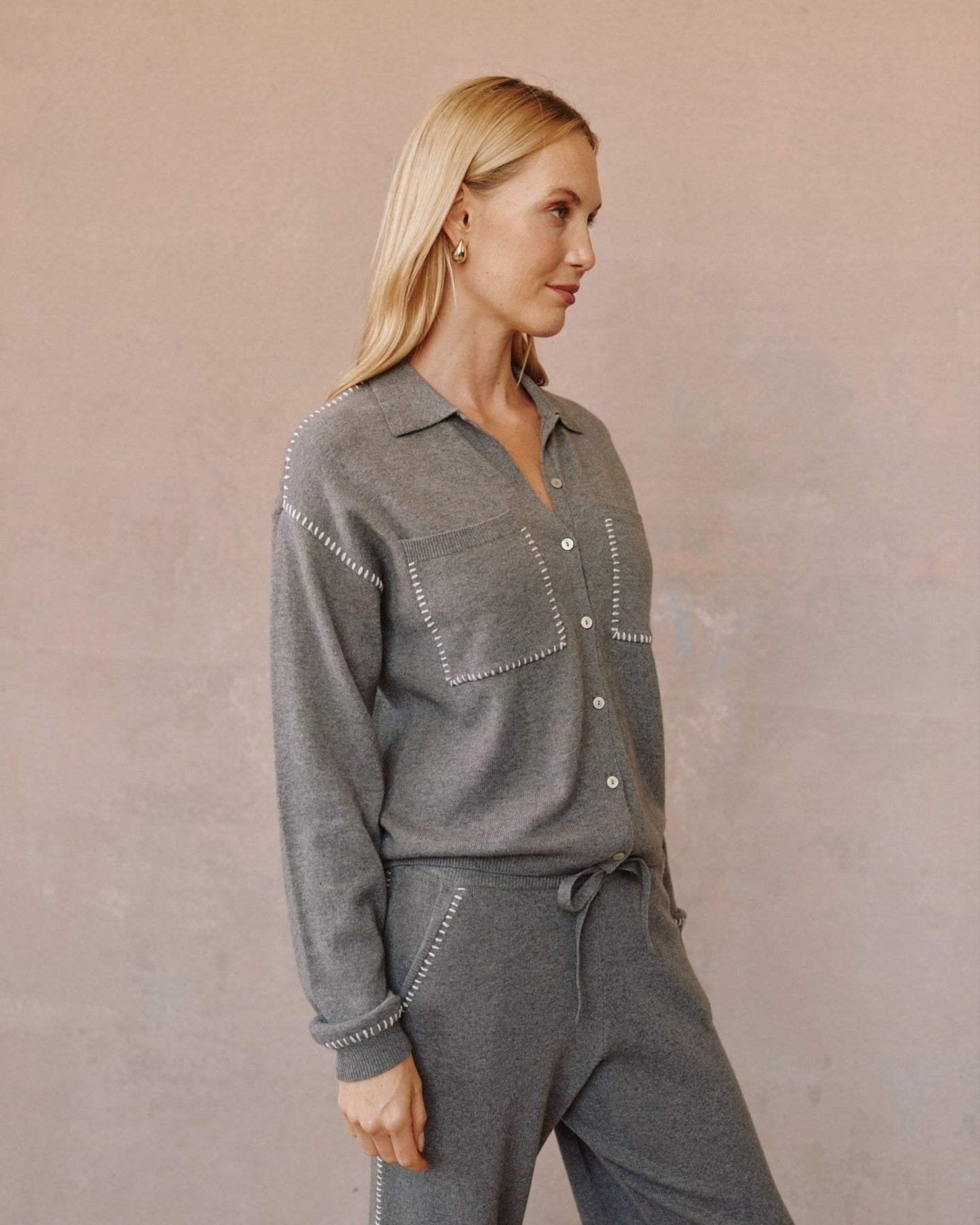 Bella DahlWhip Stitched Pocket Button Sweater - Heather SmokeSweaters